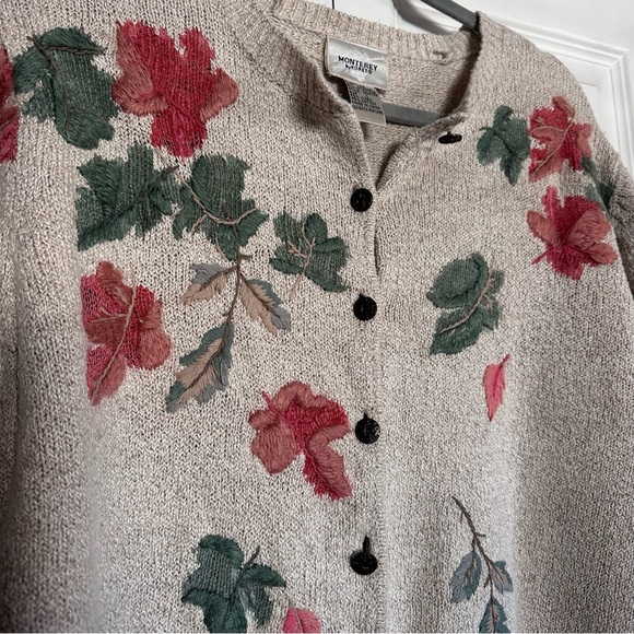 Vintage Monterey Embroidered Leaf Cardigan with buttons - Picture 9 of 15